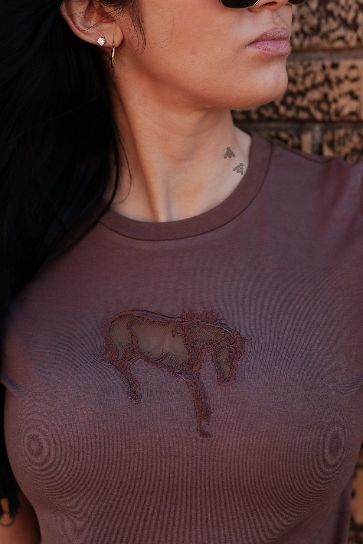 BUCK OUT CUT OUT SHORT SLEEVE TOP - CHOCOLATE