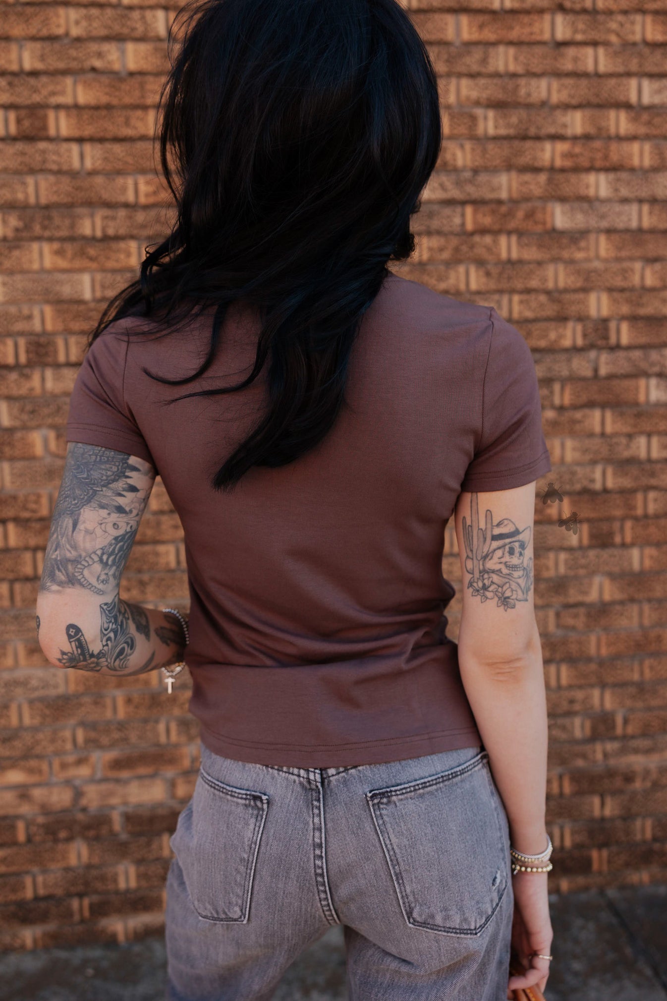 BUCK OUT CUT OUT SHORT SLEEVE TOP - CHOCOLATE