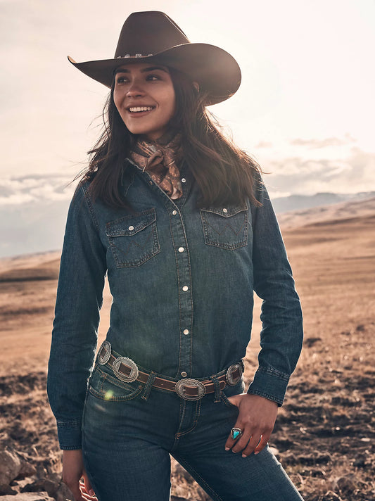 WRANGLER WOMEN'S LONG SLEEVE WESTERN SNAP DENIM SHIRT - DARK DENIM
