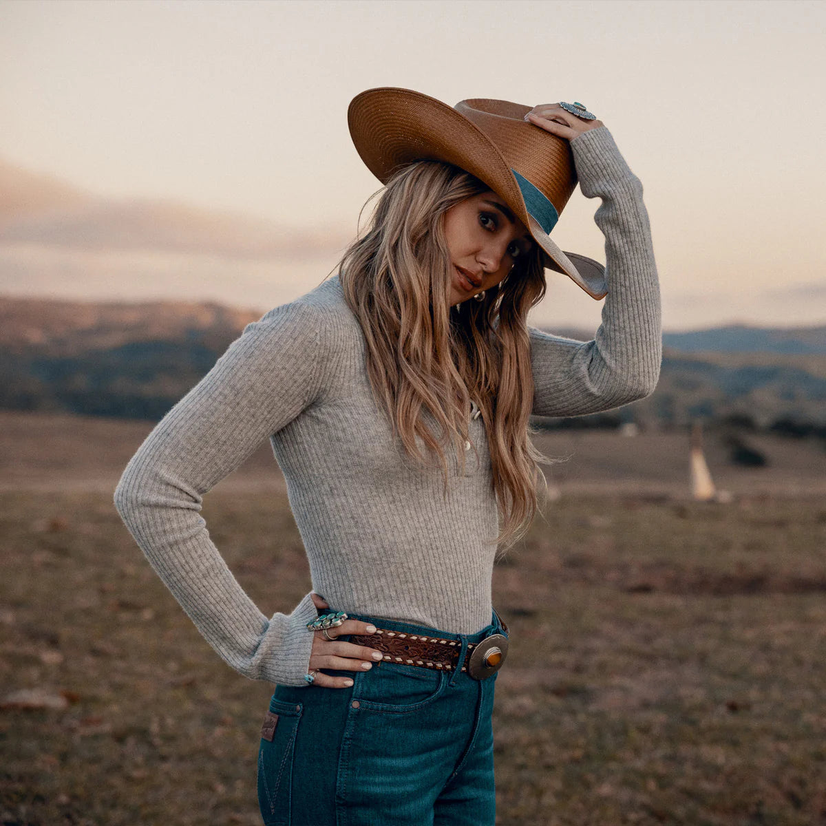 CHARLIE 1 HORSE X LAINEY WILSON LONE WOLF STRAW HAT -