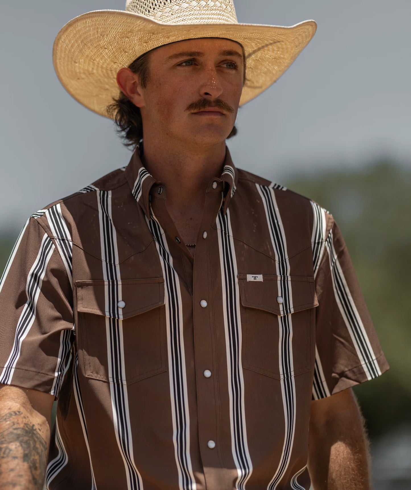 FERRELL MEN'S THE HATFIELD SHORT SLEEVE PEARL SNAP SHIRT IN BROWN
