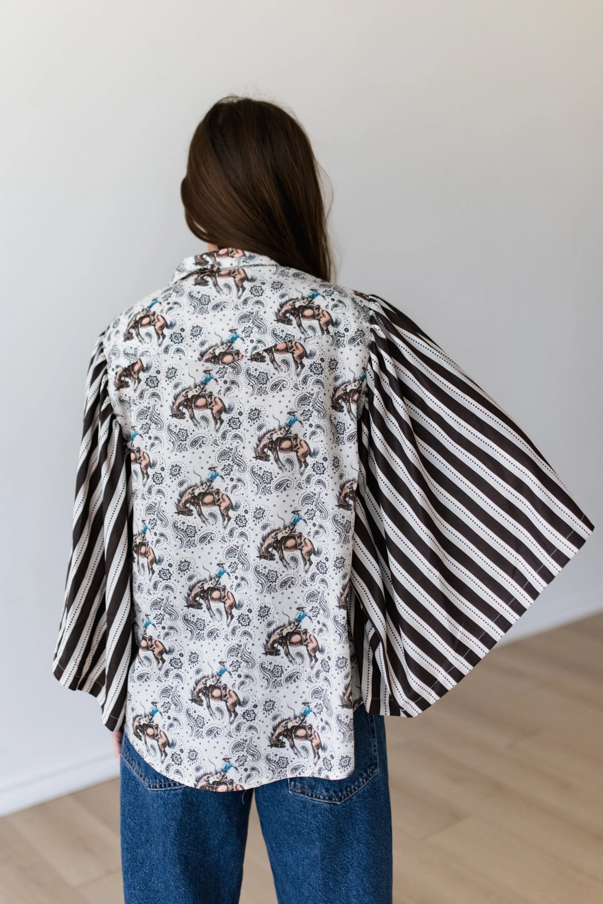 IVORY BUCKING HORSE PAISLEY
