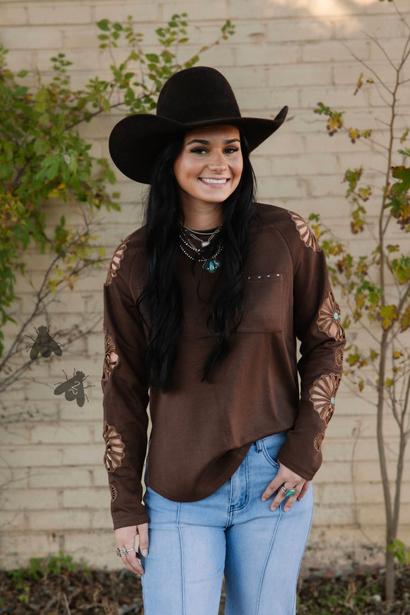 THE WAGON WHEEL LONG SLEEVE TOP - CHOCOLATE