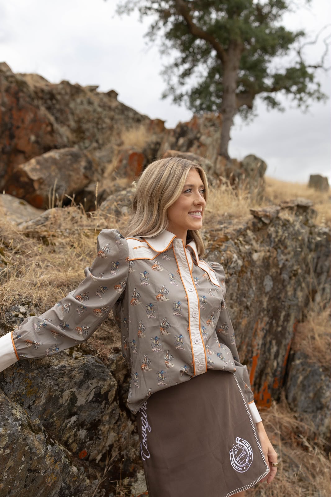 TAUPE BEIGE COWGIRL PRINTED PUFF SLEEVE BUTTON DOWN SHIRT