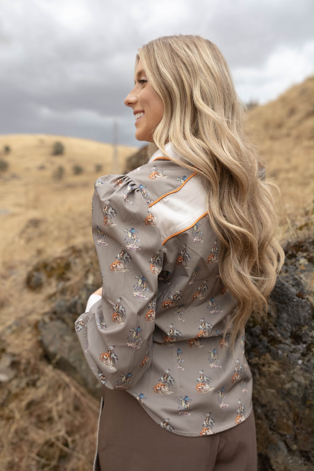TAUPE BEIGE COWGIRL PRINTED PUFF SLEEVE BUTTON DOWN SHIRT