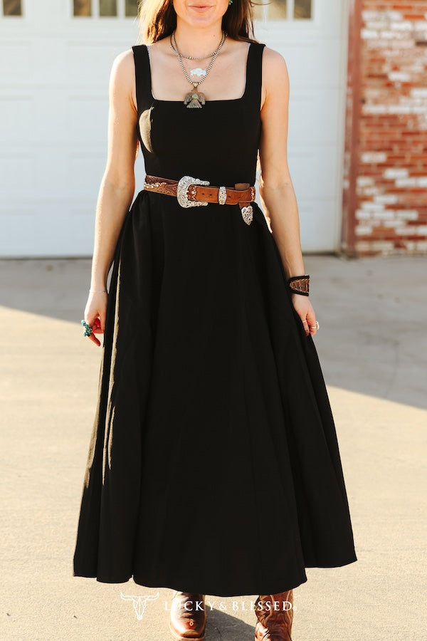 BLACK SOLID SLEEVELESS MAXI DRESS