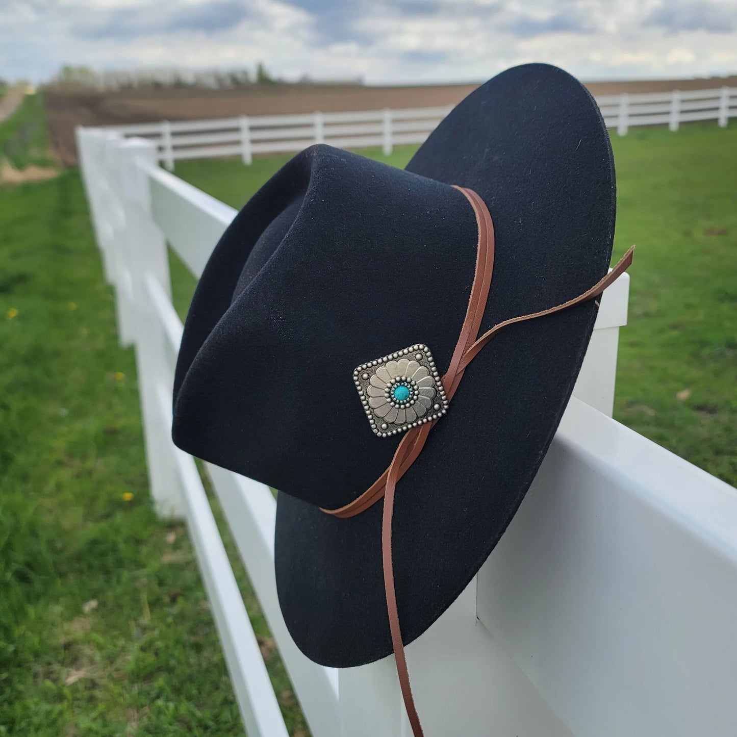 CHARLIE 1 HORSE LONE BUTTE BLACK FELT