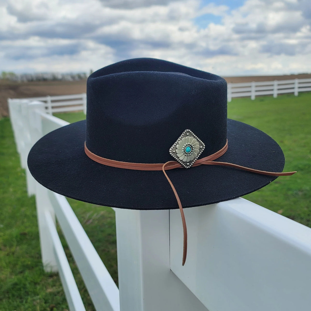 CHARLIE 1 HORSE LONE BUTTE BLACK FELT