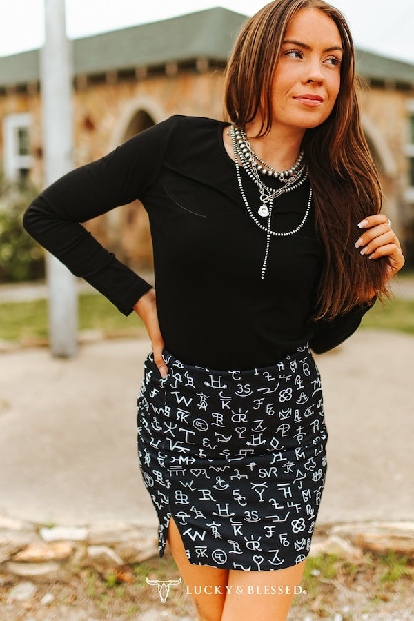 WESTERN ARROWS BLACK YOKE DETAIL TOP