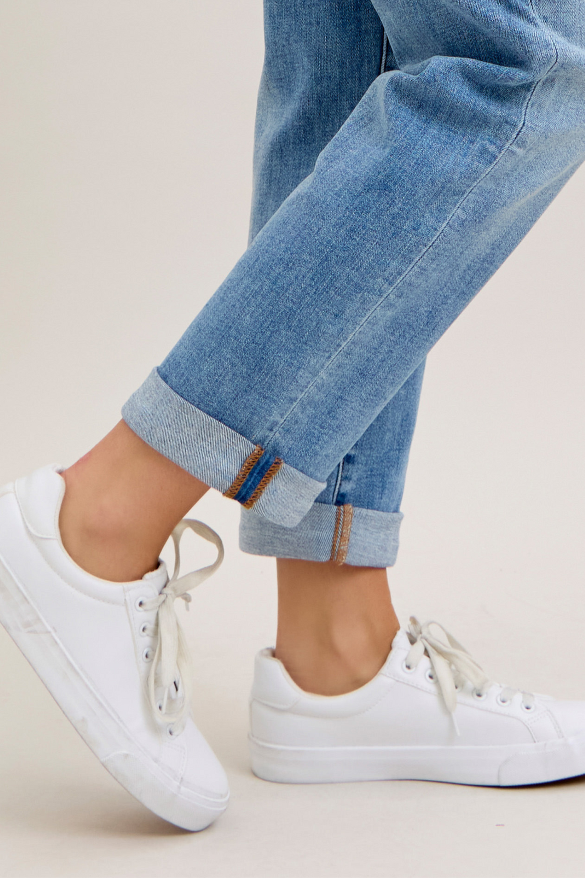 JUDY BLUE MID RISE BOYFRIEND JEANS - MEDIUM STONE