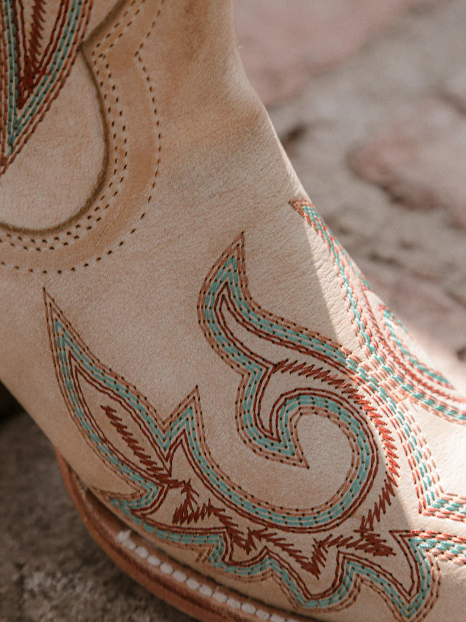 CORRAL WOMEN'S BLUE AND RED EMBROIDERY BONE SNIP TOE COWBOY BOOT - Z5371