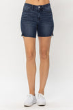 JUDY BLUE MID RISE MID LENGTH CUT OFF DARK JEAN SHORTS