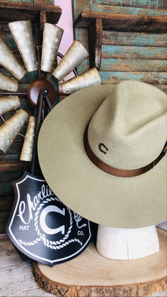 CHARLIE 1 HORSE HIGHWAY OLIVE FELT