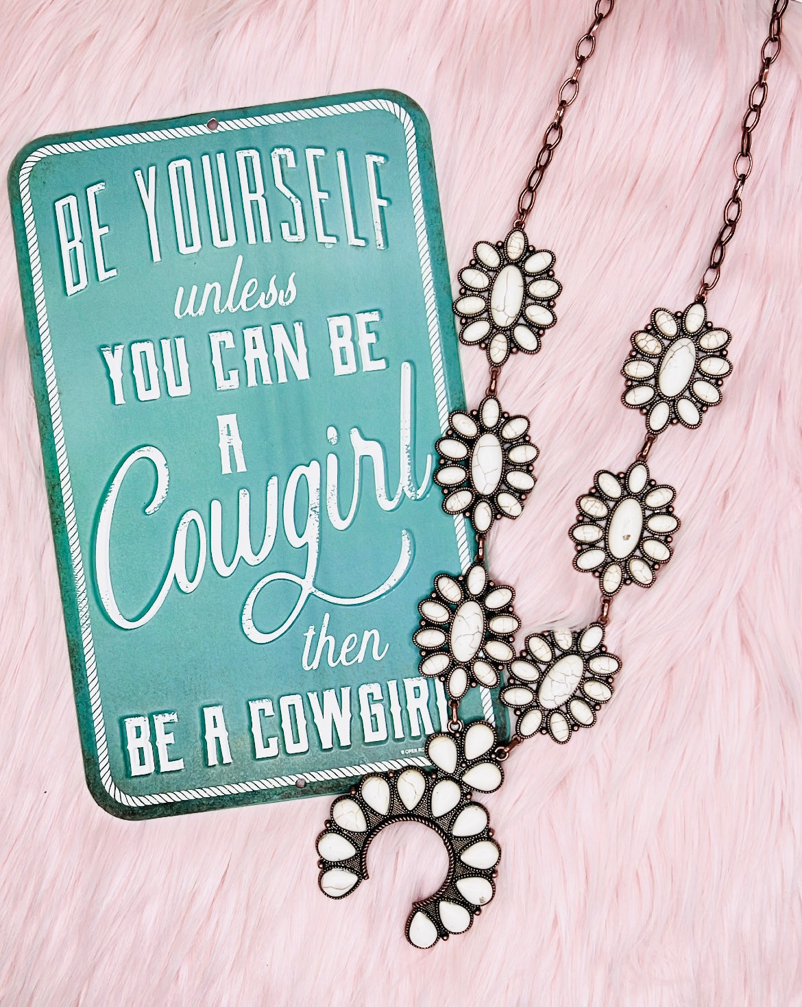 SHE'S GONE COUNTRY NECKLACE - BRONZE/WHITE