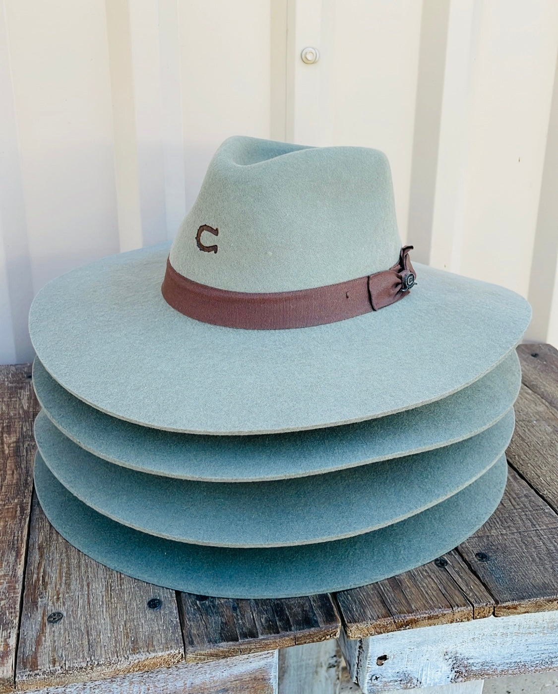 CHARLIE 1 HORSE HIGHWAY OLIVE FELT