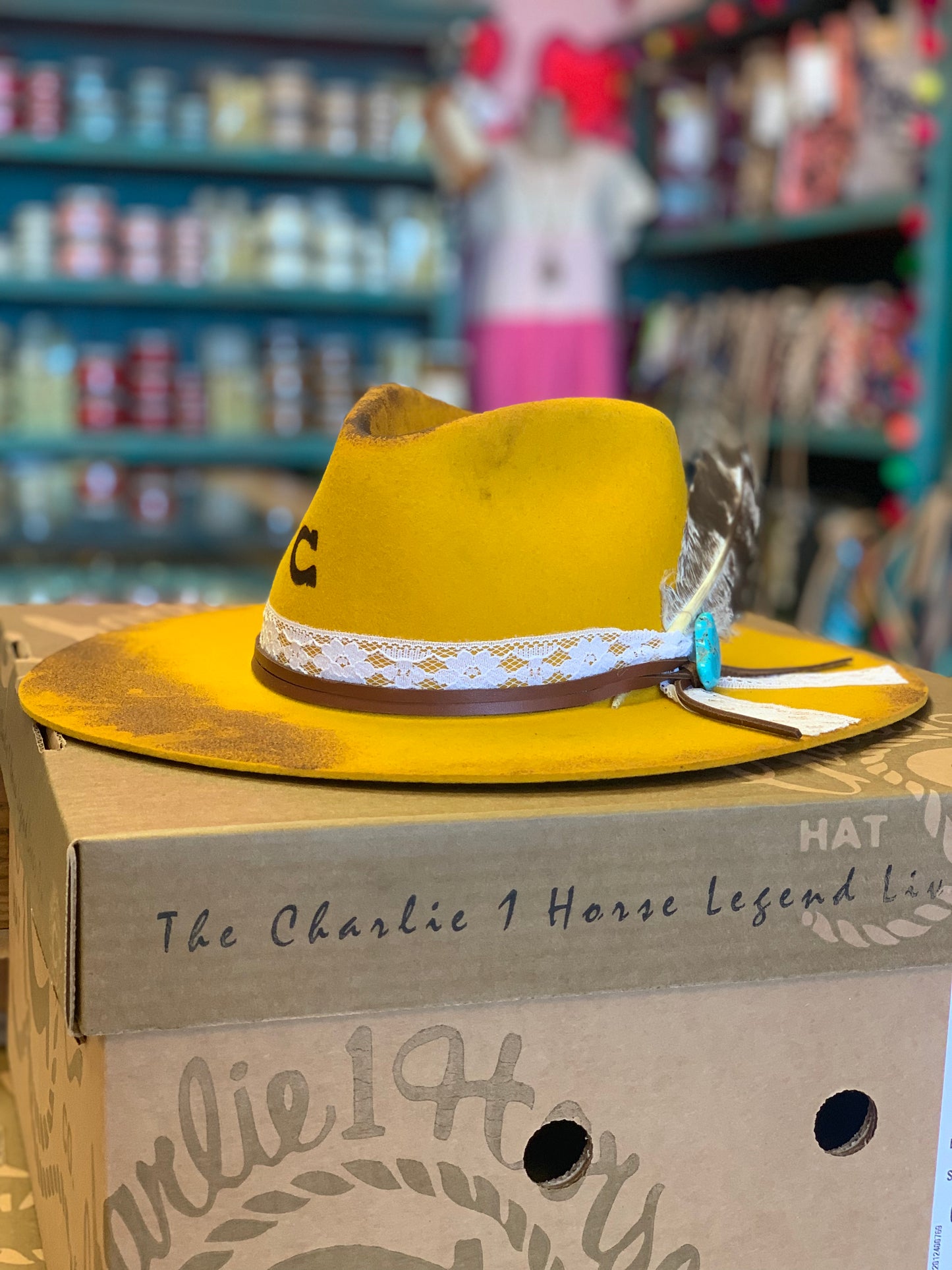 CHARLIE 1 HORSE SMOKESHOW FELT